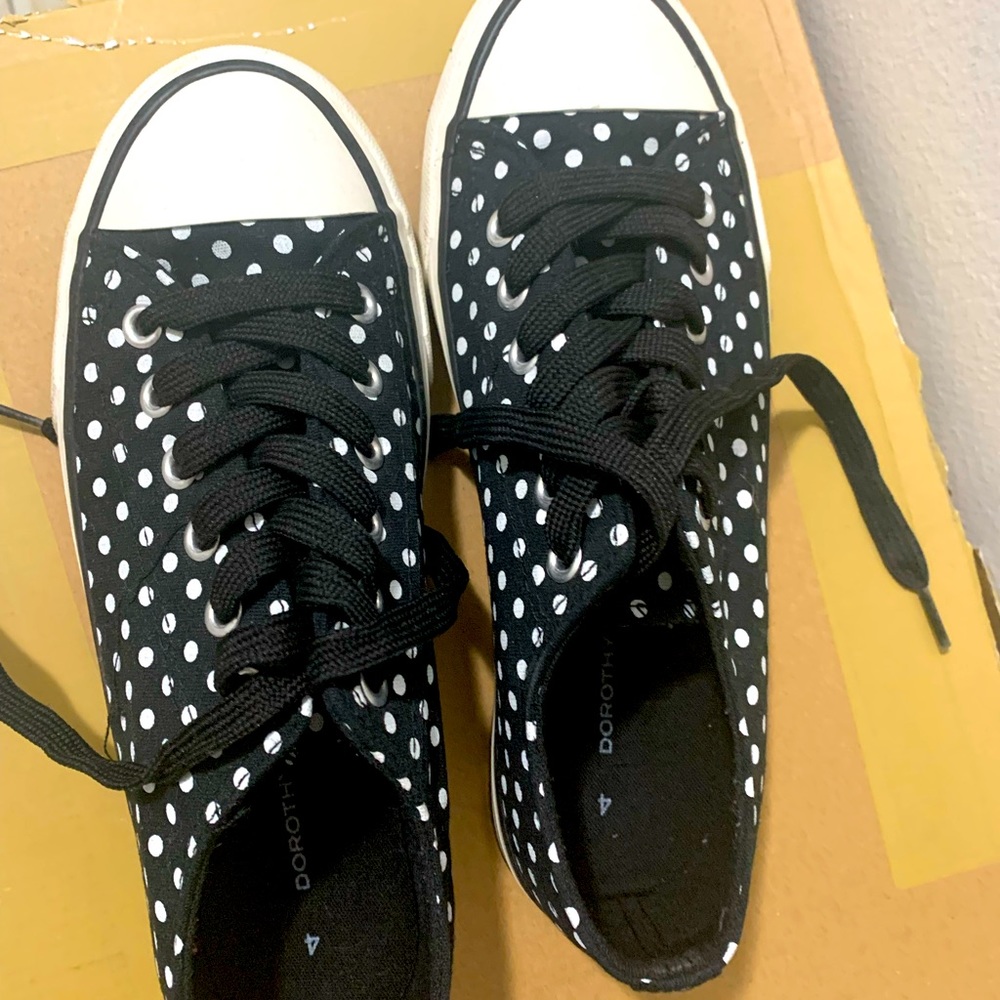 Dorothy Perkins sneakers size 4. Used only once! Super chic.